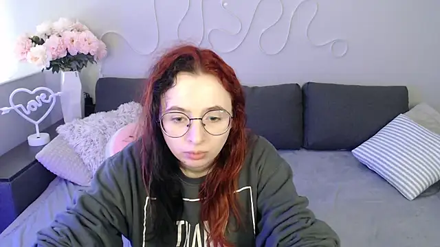 Mini Diva online show from 11/21/25, 09:08