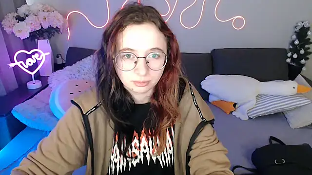 Mini Diva online show from 04/05/26, 08:21