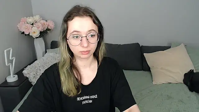 Mini Diva online show from 09/23/25, 08:10