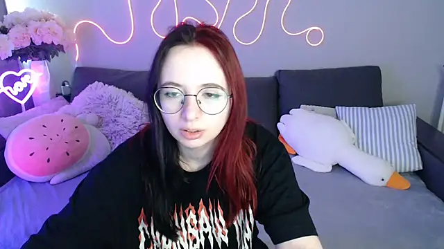 Mini Diva online show from 06/05/26, 08:20