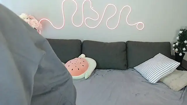 Mini Diva online show from 12/14/25, 09:15