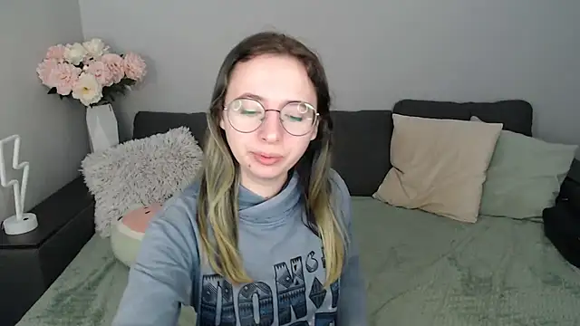 Mini Diva online show from 09/27/25, 08:09