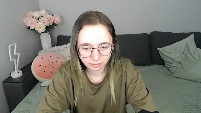 Mini Diva online show from 09/29/25, 08:10