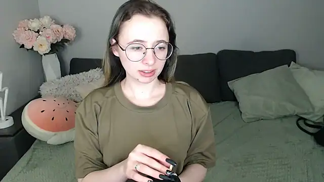 Mini Diva online show from 09/30/25, 08:09