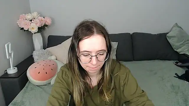 Mini Diva online show from 10/21/25, 08:14