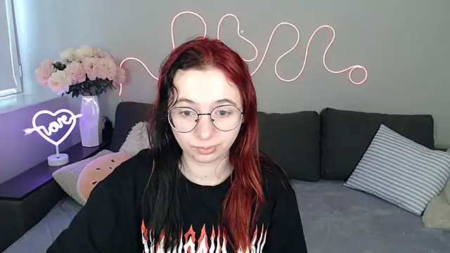 Mini Diva online show from 11/11/25, 09:15