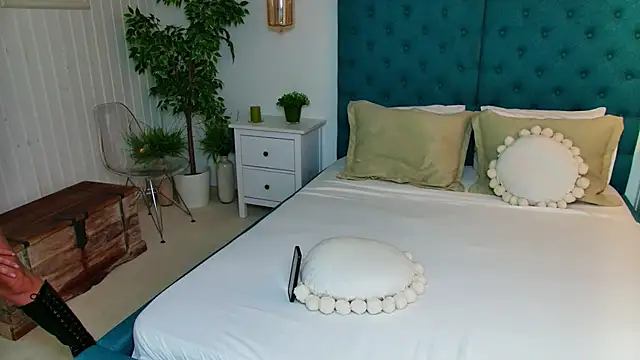 BriannaHart online show from 12/04/25, 07:51