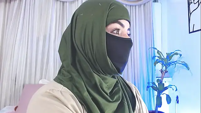 Snapshot of Uzra_hayed chatting on 10/13/25, 08:10 Uzra hayed online show from 10/13/25, 08:10