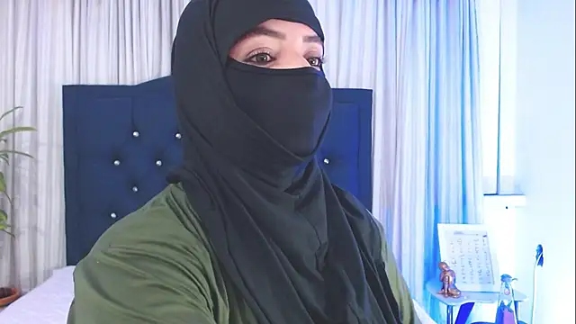 Snapshot of Uzra_hayed chatting on 03/13/25, 10:21 Uzra hayed online show from 03/13/25, 10:21
