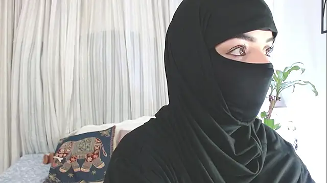 Snapshot of Uzra_hayed chatting on 09/24/25, 07:42 Uzra hayed online show from 09/24/25, 07:42