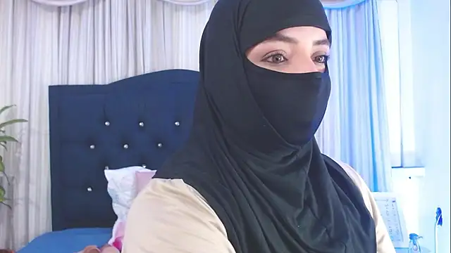 Snapshot of Uzra_hayed chatting on 03/19/25, 08:11 Uzra hayed online show from 03/19/25, 08:11