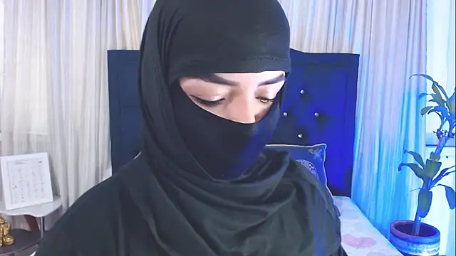 Snapshot of Uzra_hayed chatting on 10/24/25, 07:46 Uzra hayed online show from 10/24/25, 07:46