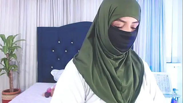 Snapshot of Uzra_hayed chatting on 03/20/25, 07:25 Uzra hayed online show from 03/20/25, 07:25