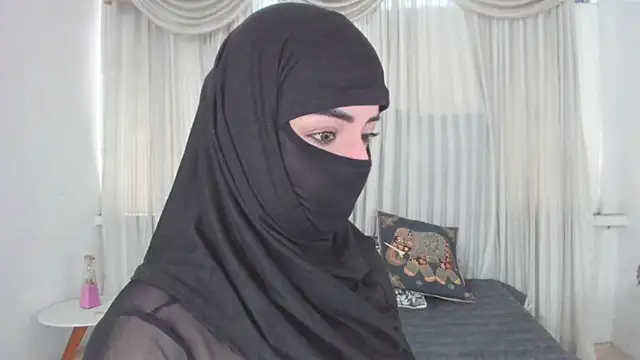Snapshot of Uzra_hayed chatting on 05/13/26, 01:18 Uzra hayed online show from 05/13/26, 01:18
