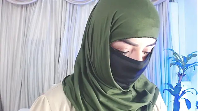 Snapshot of Uzra_hayed chatting on 09/29/25, 07:52 Uzra hayed online show from 09/29/25, 07:52
