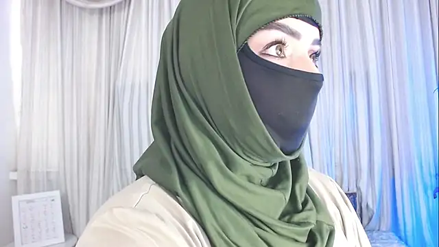 Snapshot of Uzra_hayed chatting on 10/06/25, 07:58 Uzra hayed online show from 10/06/25, 07:58