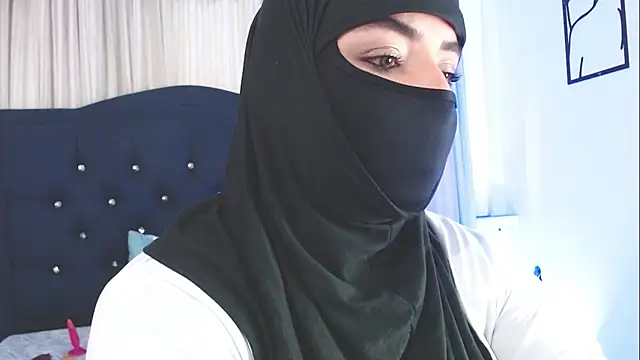 Snapshot of Uzra_hayed chatting on 03/04/25, 07:22 Uzra hayed online show from 03/04/25, 07:22