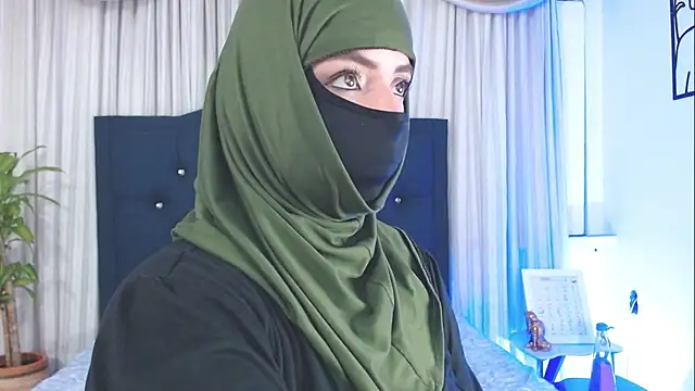 Snapshot of Uzra_hayed chatting on 03/05/25, 10:54 Uzra hayed online show from 03/05/25, 10:54