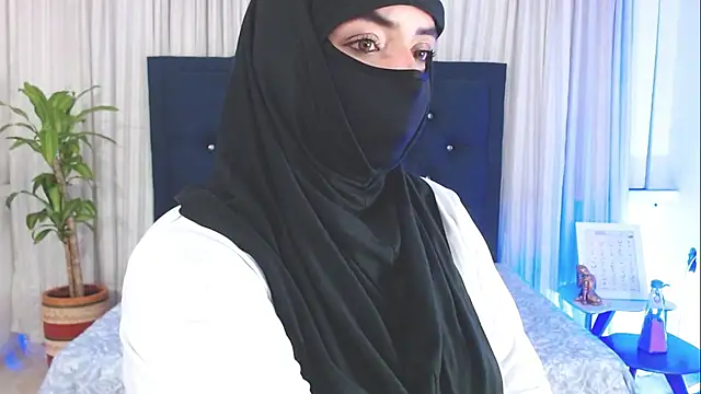 Snapshot of Uzra_hayed chatting on 03/04/25, 10:38 Uzra hayed online show from 03/04/25, 10:38