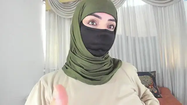 Snapshot of Uzra_hayed chatting on 04/20/26, 01:56 Uzra hayed online show from 04/20/26, 01:56