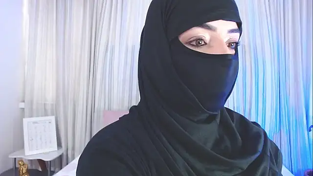 Snapshot of Uzra_hayed chatting on 10/23/25, 07:56 Uzra hayed online show from 10/23/25, 07:56