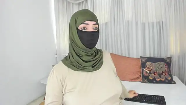 Snapshot of Uzra_hayed chatting on 05/04/26, 01:36 Uzra hayed online show from 05/04/26, 01:36