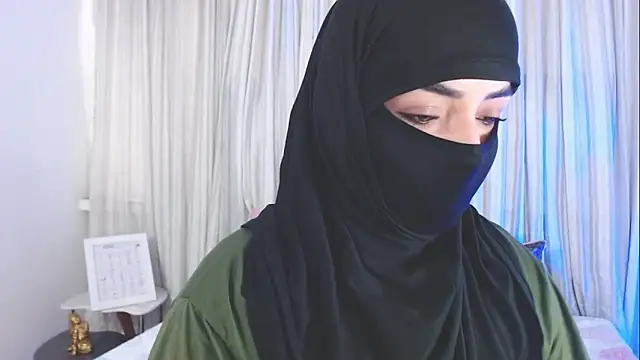 Snapshot of Uzra_hayed chatting on 10/02/25, 08:01 Uzra hayed online show from 10/02/25, 08:01