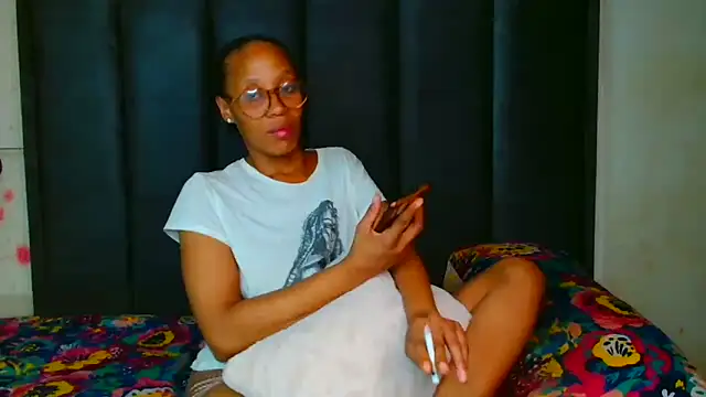 Snapshot of Kiaralane_xx chatting on 02/05/25, 01:44 Kiaralane xx online show from 02/05/25, 01:44
