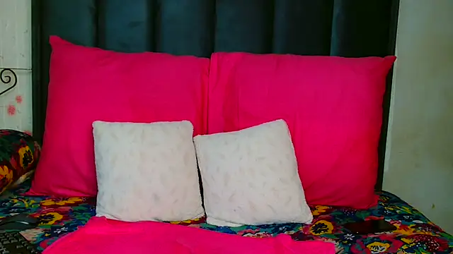 Snapshot of Kiaralane_xx chatting on 02/07/25, 10:30 Kiaralane xx online show from 02/07/25, 10:30