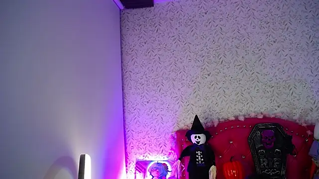 luly pink online show from 10/24/25, 04:33