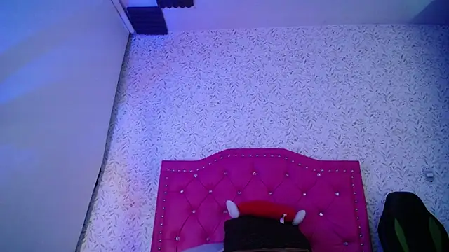 luly pink online show from 10/16/25, 03:59