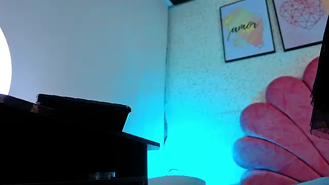 Snapshot of luly_pink chatting on 06/24/26, 04:33 luly pink online show from 06/24/26, 04:33