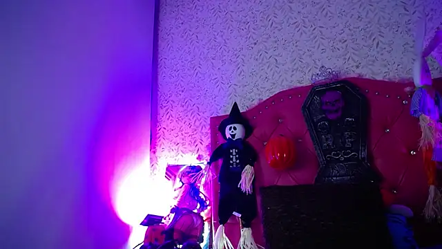 luly pink online show from 10/24/25, 10:09