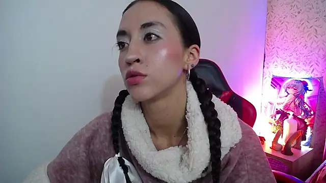 luly pink online show from 11/18/25, 03:32