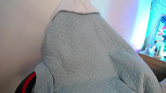 luly pink online show from 12/02/25, 04:36