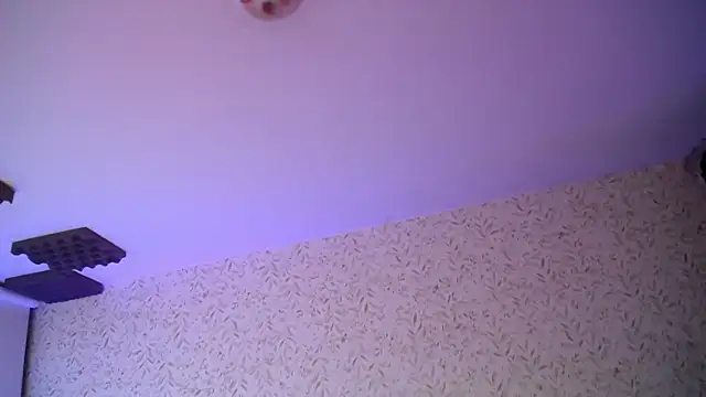 luly pink online show from 12/18/25, 03:55