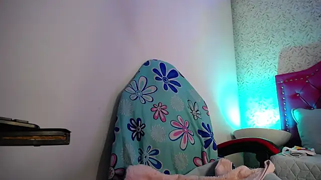 Snapshot of luly_pink chatting on 04/22/26, 04:08 luly pink online show from 04/22/26, 04:08