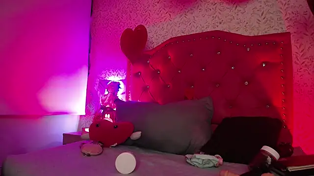 luly pink online show from 02/11/26, 03:39