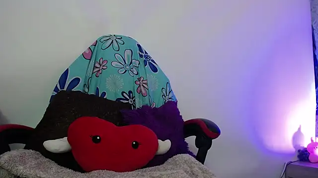 luly pink online show from 02/07/26, 04:09