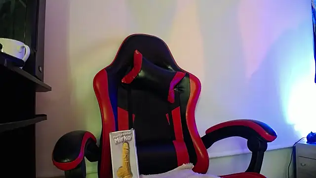 luly pink online show from 11/05/25, 04:04