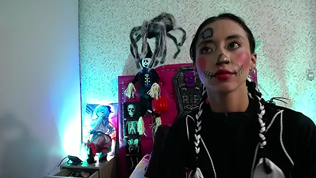 luly pink online show from 10/28/25, 04:35