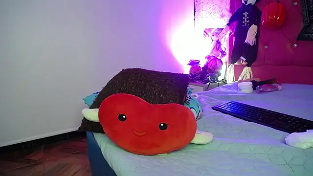 luly pink online show from 10/25/25, 11:09