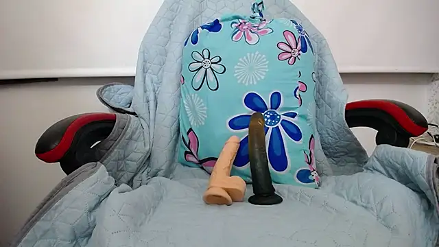 luly pink online show from 11/30/25, 05:08