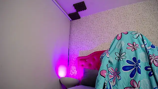 Snapshot of luly_pink chatting on 04/17/26, 04:04 luly pink online show from 04/17/26, 04:04