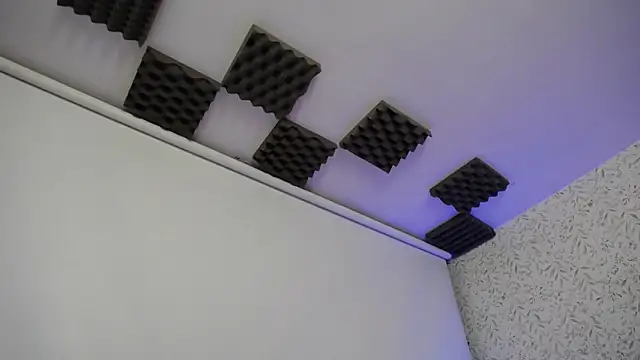 luly pink online show from 11/25/25, 04:02