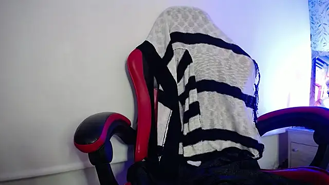 luly pink online show from 11/06/25, 04:05