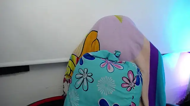 luly pink online show from 12/03/25, 03:40