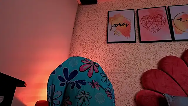 Snapshot of luly_pink chatting on 06/25/26, 04:10 luly pink online show from 06/25/26, 04:10