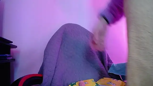 luly pink online show from 11/13/25, 03:32