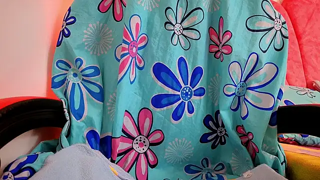 Snapshot of luly_pink chatting on 06/30/26, 04:45 luly pink online show from 06/30/26, 04:45